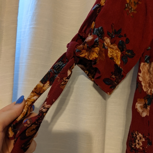 KAII medium boutique deep red floral top - Picture 5 of 6